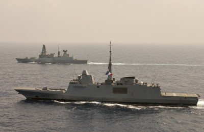 OPÉRATION CHAMMAL : Coopération franco-britannique entre la FREMM Provence et le HMS Defender.