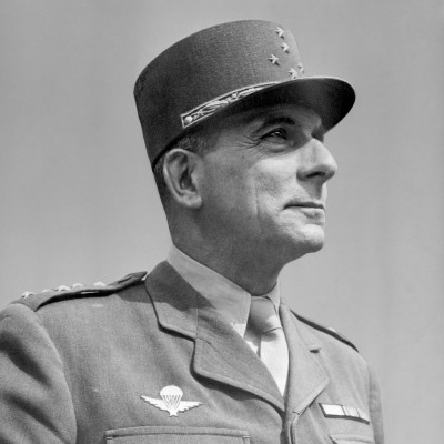 8 mai 1945 : Le Général de LATTRE signe pour la France l'acte de capitulation de l'Allemagne.