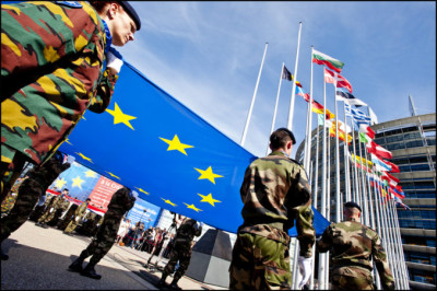 EUROPE DE LA DEFENSE : La France multiplie les effets d’annonce  en faveur de “l’Europe de la défense” sans pouvoir masquer sa dépendance à l’OTAN.