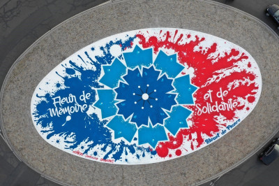 GRANDE GUERRE : le graffeur Crey 132 honore le Bleuet de France et investit les Invalides pour commémorer le Centenaire de la Grande Guerre.