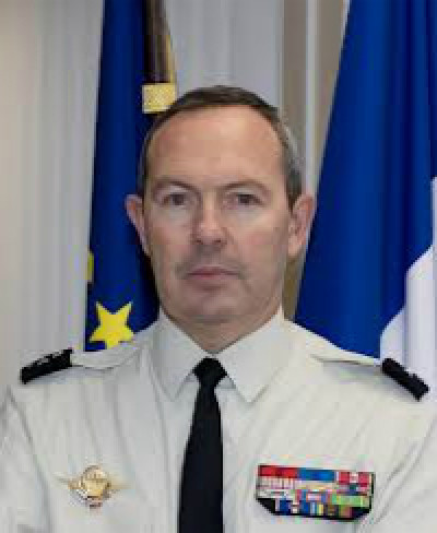 AU CONTACT - EDITORIAL du général d’armée Jean-Pierre BOSSER, Chef d’état-major de l’armée de Terre.