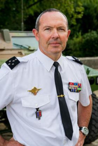 OFFICIEL : Le général d'armée Jean-Pierre BOSSER prend les fonctions de chef d'état-major de l'armée de Terre le lundi 1er septembre 2014.