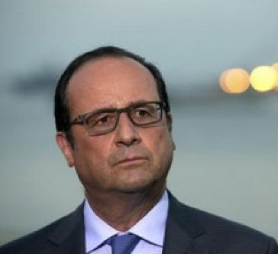 CÉRÉMONIE : Hollande annule une cérémonie aux morts  pour ne pas choisir entre Le Drian et Hidalgo. 