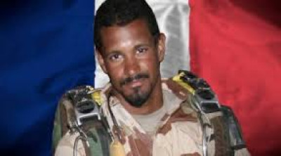 OFFICIEL : Hommage des Français à l'adjudant DUPUY mort pour la France au Mali