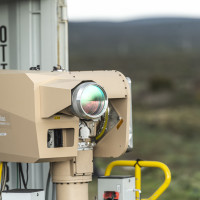 LUTTE ANTI-DRONES : Le ministère des Armées commande un premier prototype de système d’arme laser