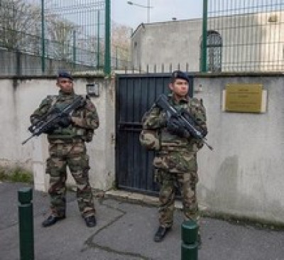 LIBRE OPINION de Laurent LAGNEAU : Policiers, gendarmes et militaires de Sentinelle soumis aux mêmes règles pour l’usage de leurs armes.