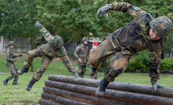 Le ministre allemand de la Défense n’exclut pas de rétablir le service militaire obligatoire