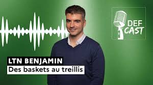 VU POUR VOUS [DEFCAST] Des baskets au treillis